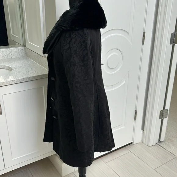 Black patterned Dress Coat By Xhilaration size small. Removable fur collar. - Picture 8 of 13